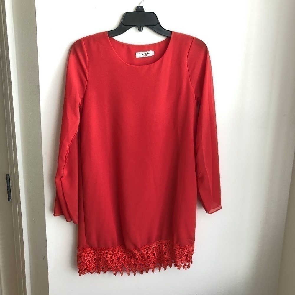 𝅺NEW Light lace red long sleeved M dress